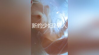 高颜值美丽少妇微微舔着粗黑的大屌被道具玩着骚逼，主动上位无套抽插流出好多白浆，被按着骚逼猛草射肚子上