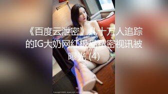 三亚湾海滩惊险裸女 丝毫不掩饰很开放